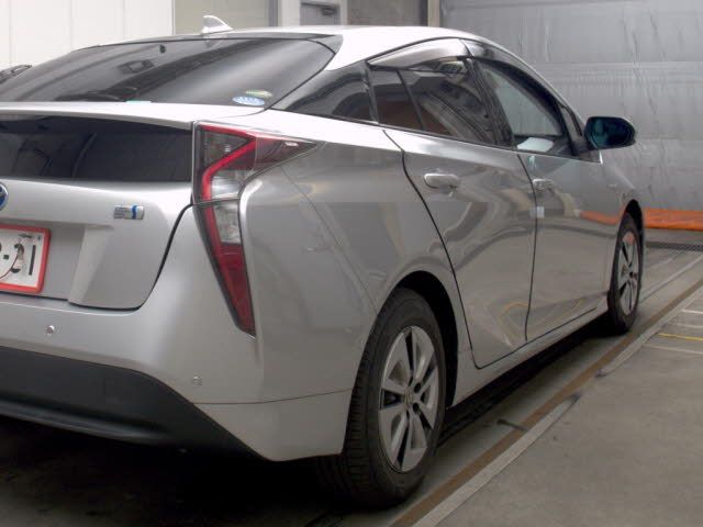 2016 Toyota Prius Aプレミアム auction photo 5