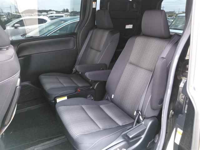 2017 Toyota Voxy ZS auction photo 9