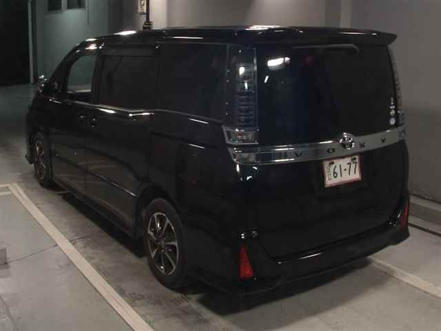 2017 Toyota Voxy ZS auction photo 2