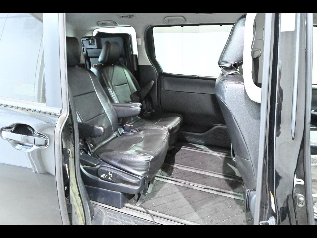 2016 Toyota Noah 4WD X auction photo 7