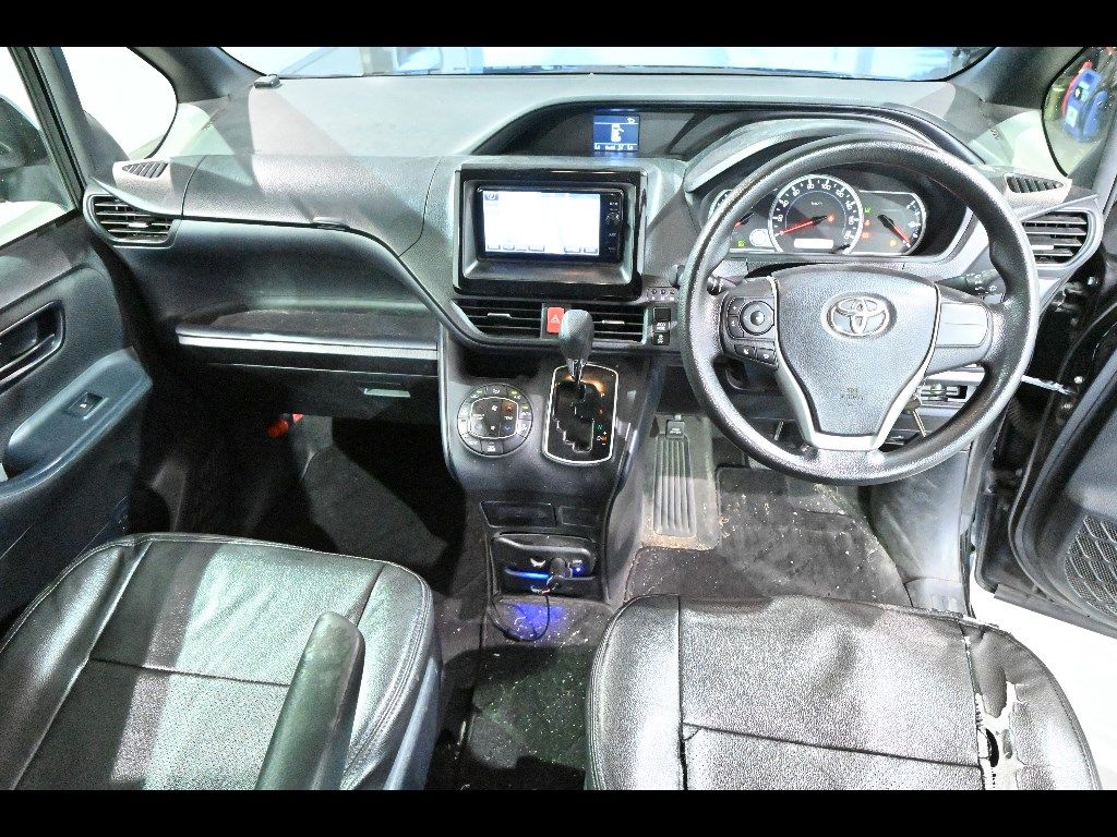 2016 Toyota Noah 4WD X auction photo 3
