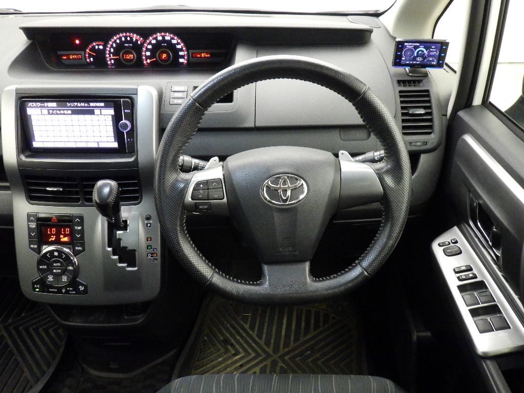 2012 Toyota Voxy 4WD ZS煌II auction photo 3