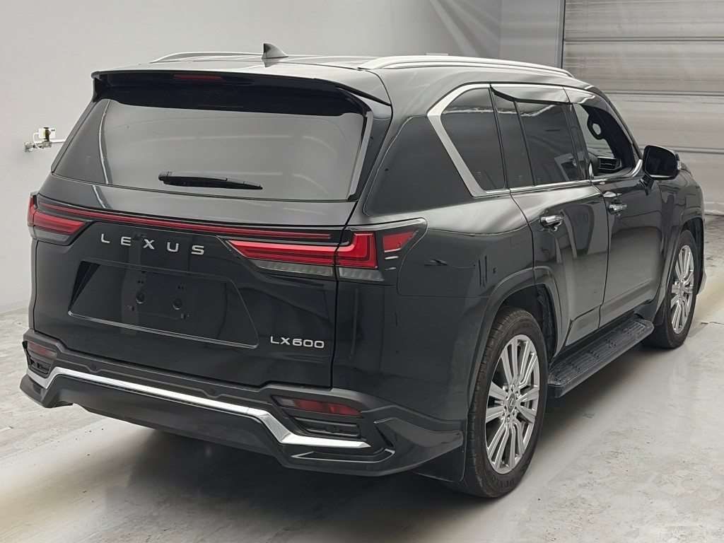 2023 Lexus LX LX600 Executive 4WD auction photo 2