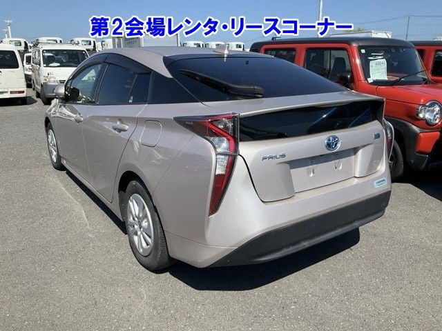 2016 Toyota Prius S auction photo 2