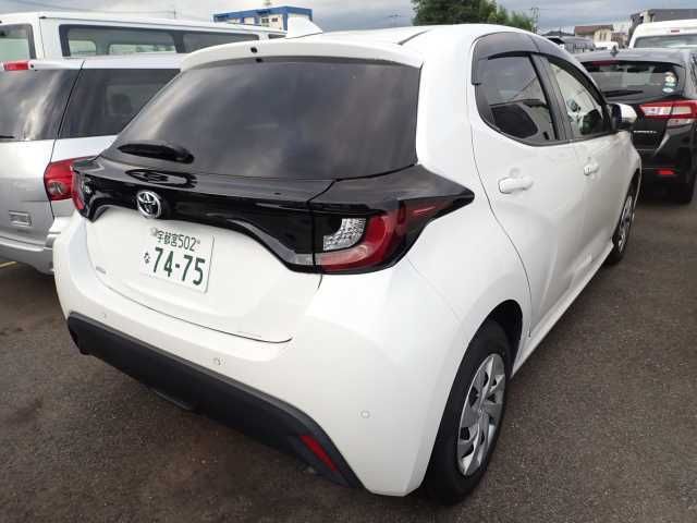 2021 Toyota Yaris X 4WD auction photo 2