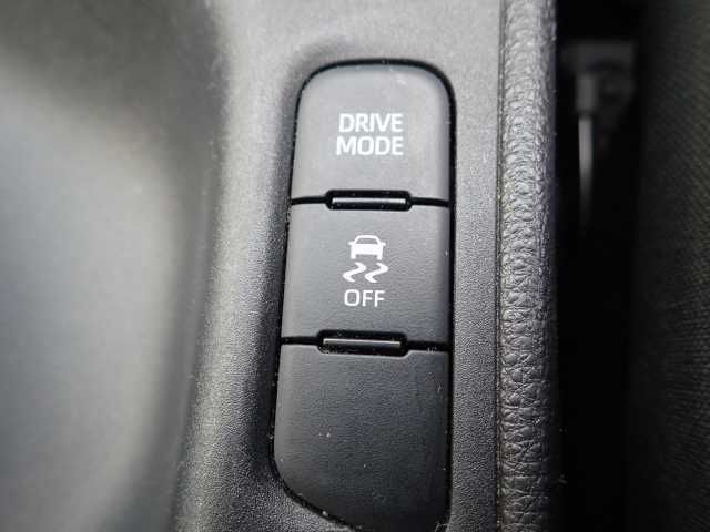 2021 Toyota Yaris X 4WD auction photo 8