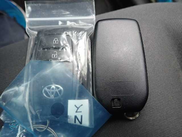 2021 Toyota Yaris X 4WD auction photo 6