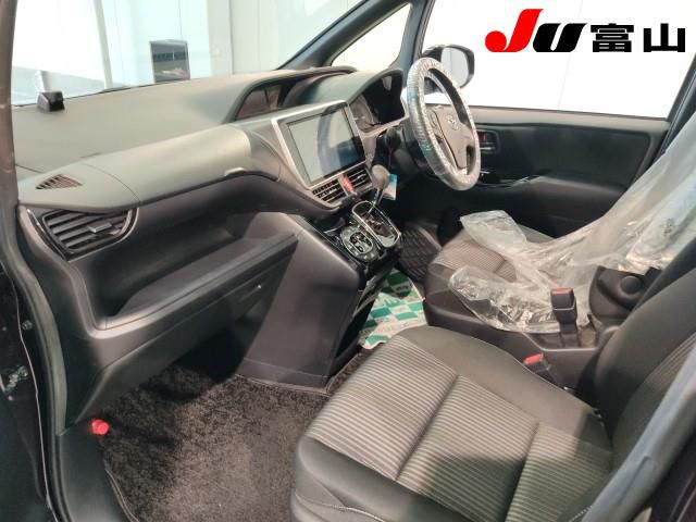 2019 Toyota Noah 4WD Si auction photo 3