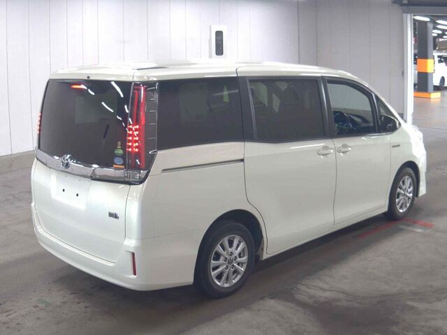 2017 Toyota Noah HV G auction photo 5