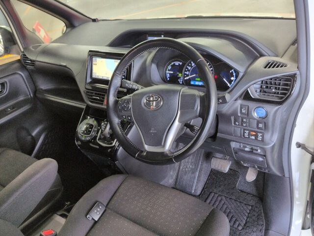 2017 Toyota Noah HV G auction photo 3