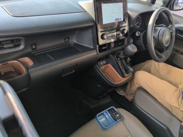 2023 Toyota Sienta ハイブリッドG auction photo 3