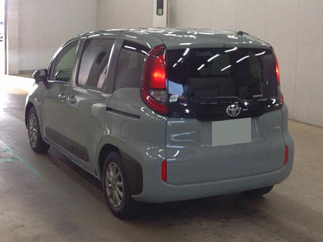 2023 Toyota Sienta ハイブリッドG auction photo 2