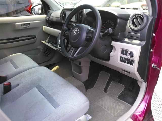 2017 Toyota Passo X L Package S auction photo 3