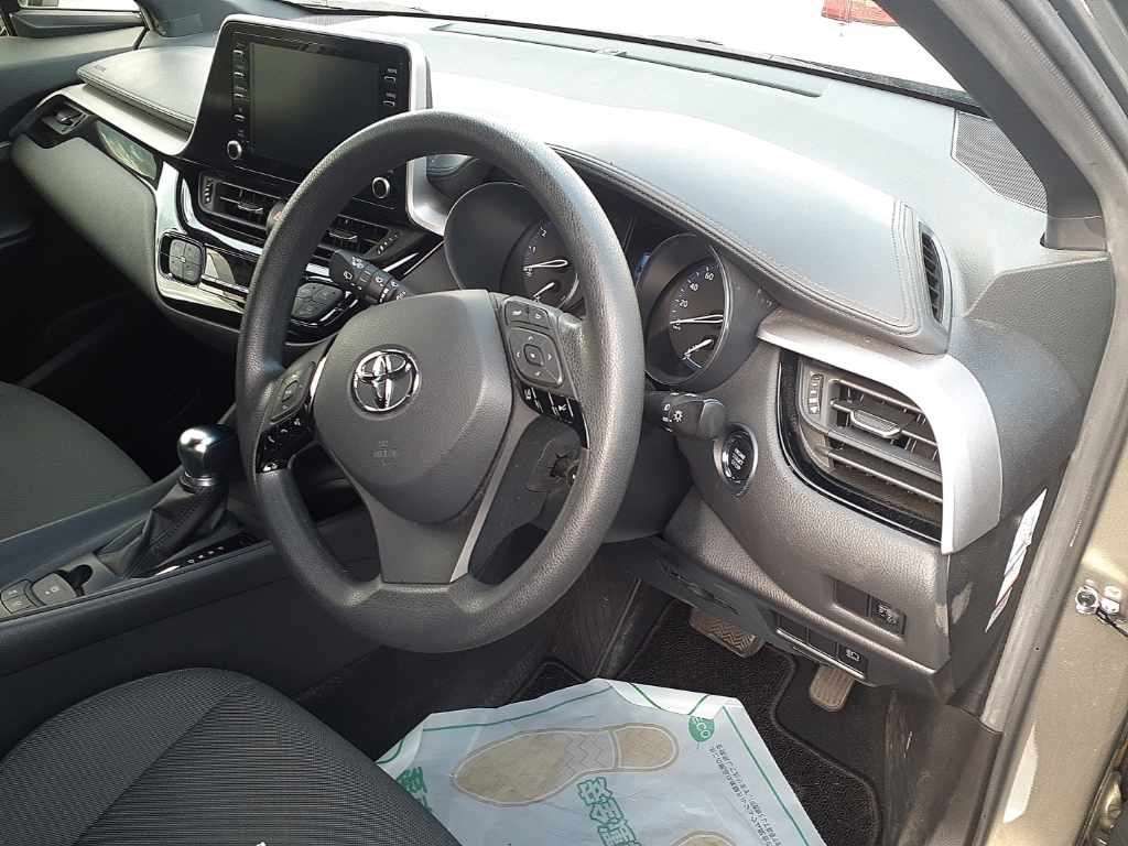 2021 Toyota C-HR S-T auction photo 9