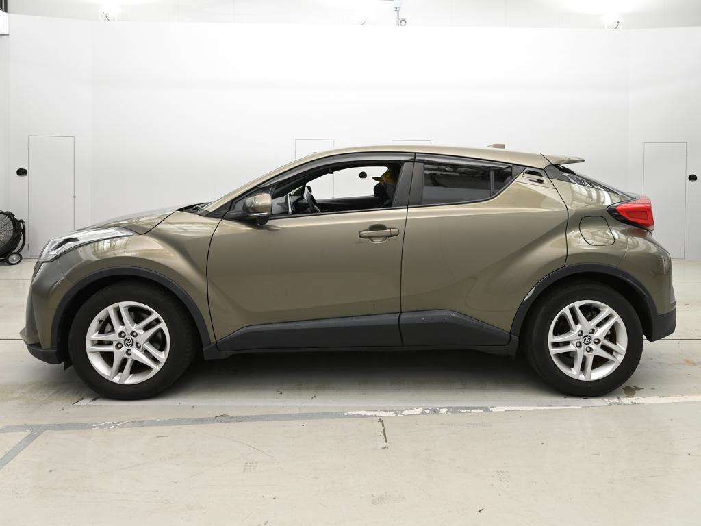 2021 Toyota C-HR S-T auction photo 4