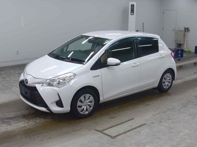 2018 Toyota Vitz HV F auction photo 4