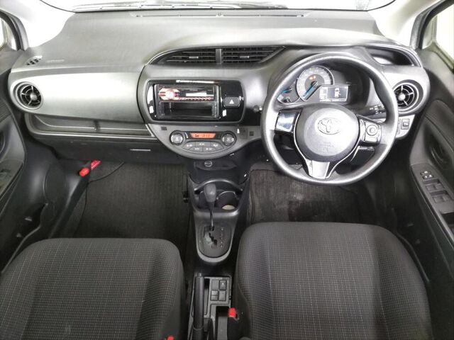 2018 Toyota Vitz HV F auction photo 3