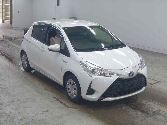 2018 Toyota Vitz HV F Japan auction vehicle