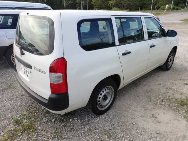 2021 Toyota Probox DXコンフォート 4WD auction photo 2