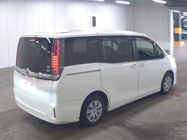 2019 Toyota Noah X auction photo 5