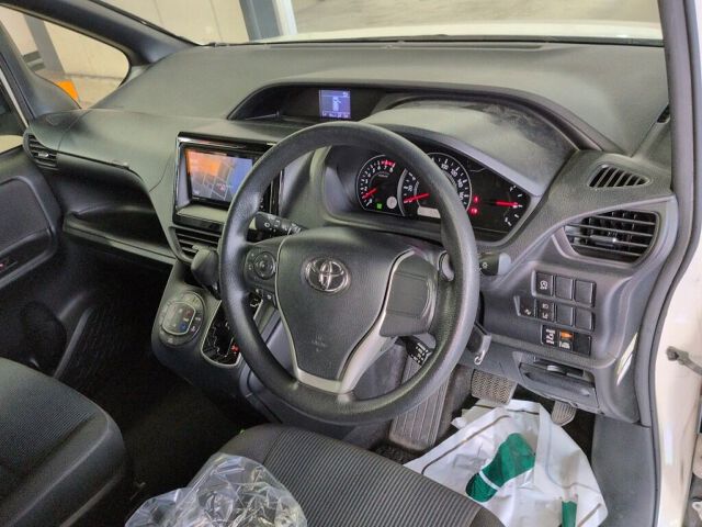 2019 Toyota Noah X auction photo 3