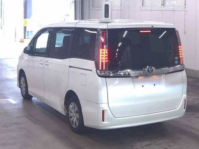 2019 Toyota Noah X auction photo 2