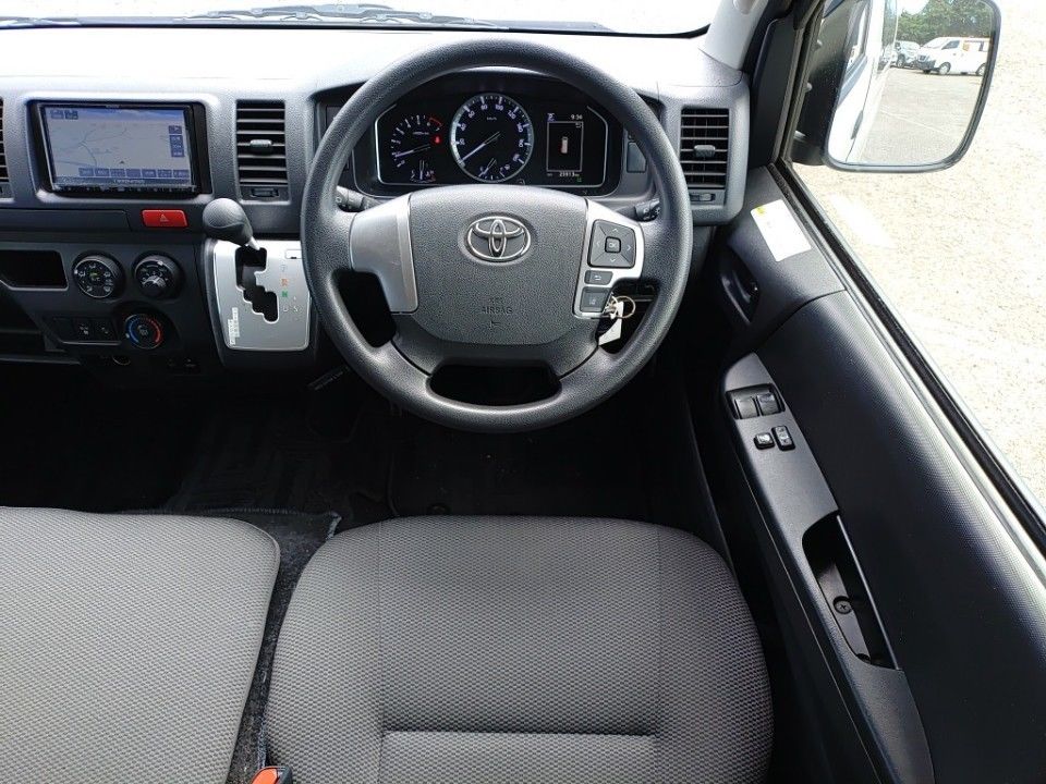 2022 Toyota Hiace auction photo 3