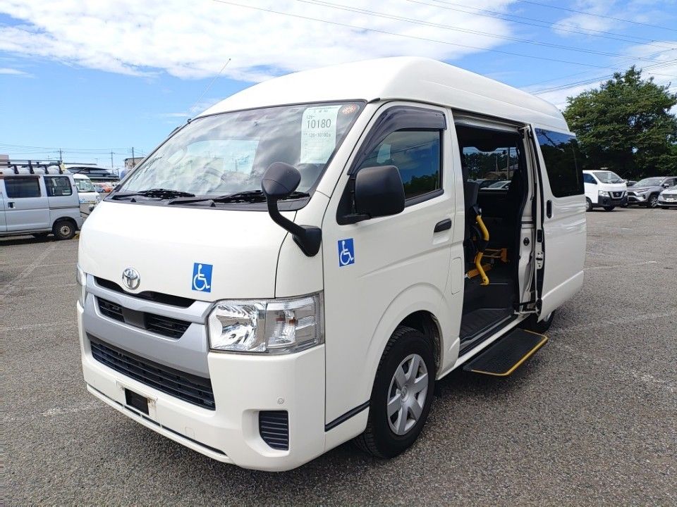 Japan Auction Vehicles 28 2022 Toyota Hiace auction photo