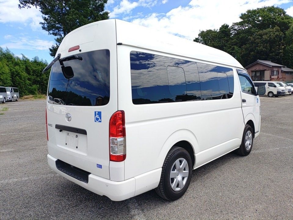 2022 Toyota Hiace auction photo 2