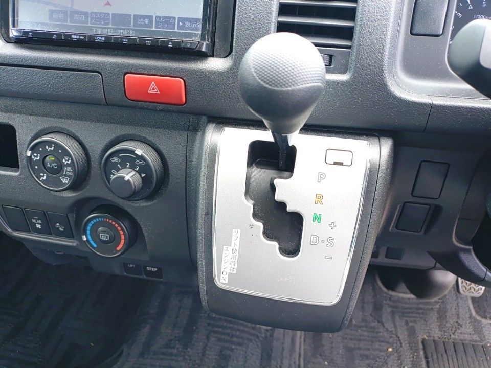 2022 Toyota Hiace auction photo 12