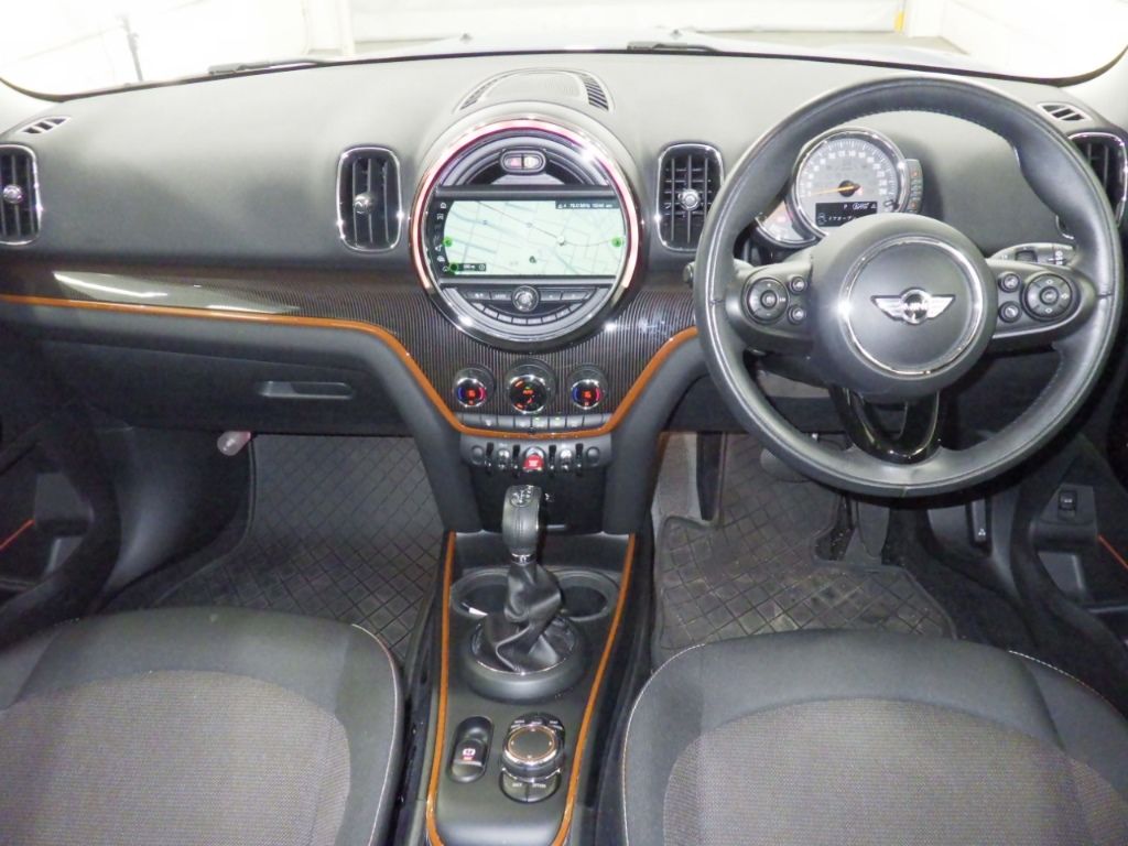 2017 MINI ミニ ワゴン Cooper D Crossover auction photo 3