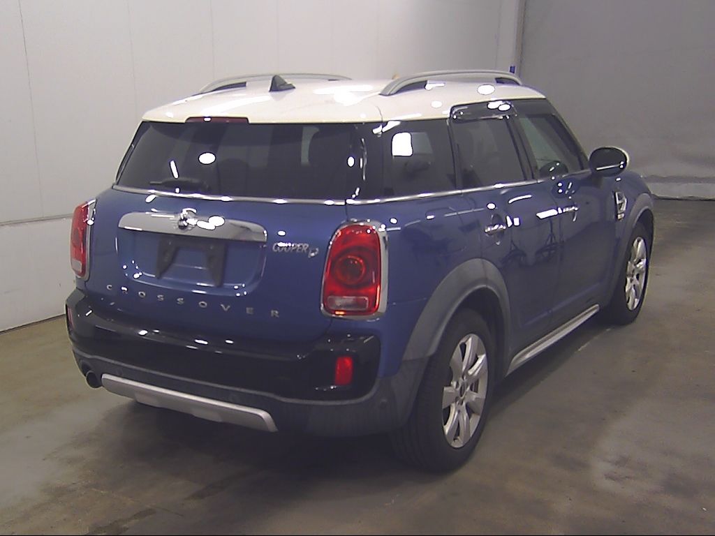 2017 MINI ミニ ワゴン Cooper D Crossover auction photo 2