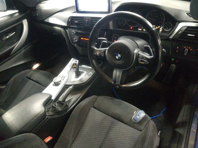 2015 BMW 3 Series 320i M Sport auction photo 3