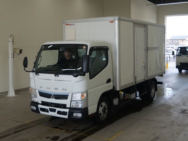 2021 Mitsubishi Fuso Canter Van Japan auction vehicle