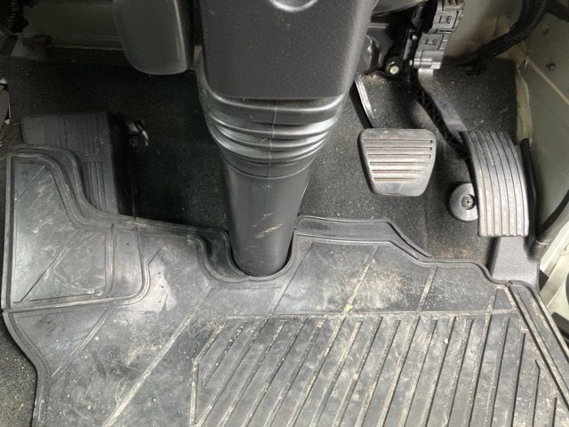 2021 Mitsubishi Fuso Canter Van auction photo 4