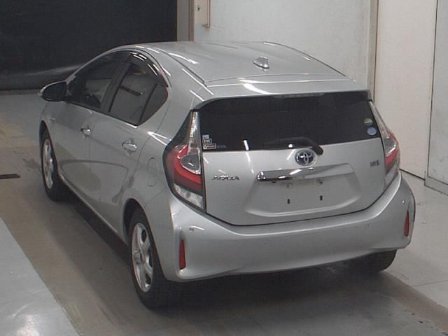 2018 Toyota Aqua Sスタイルブラック auction photo 2