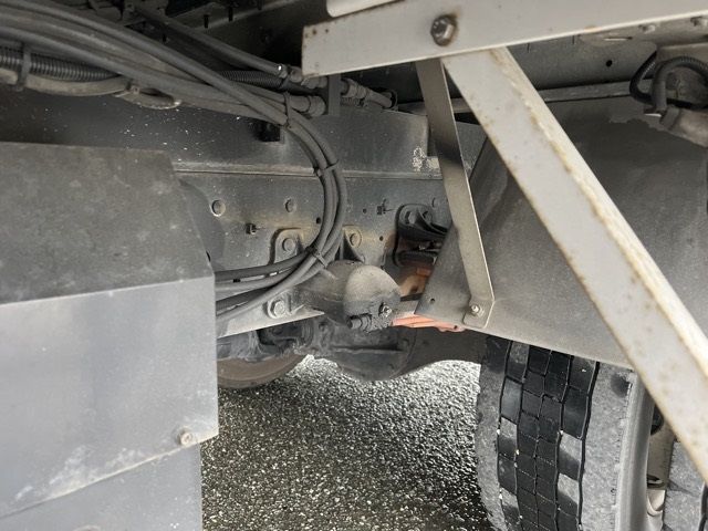 2012 Isuzu Forward アルミウイング auction photo 17