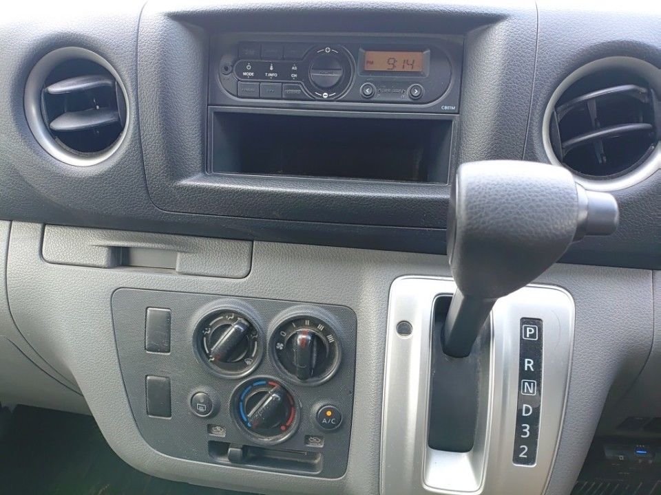 2020 Nissan NV350 Caravan auction photo 11