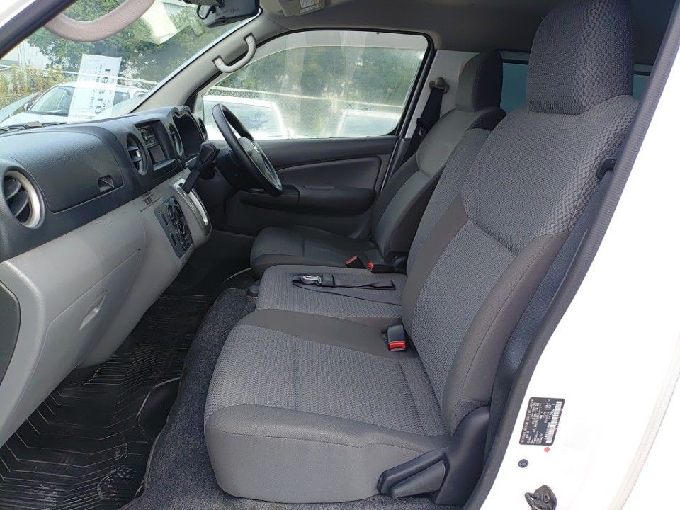 2020 Nissan NV350 Caravan auction photo 16
