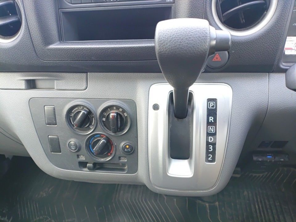 2020 Nissan NV350 Caravan auction photo 12