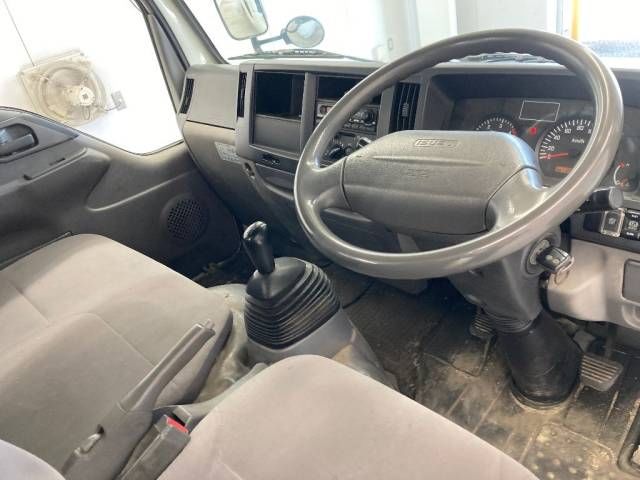 2013 Isuzu Elf 平 auction photo 2