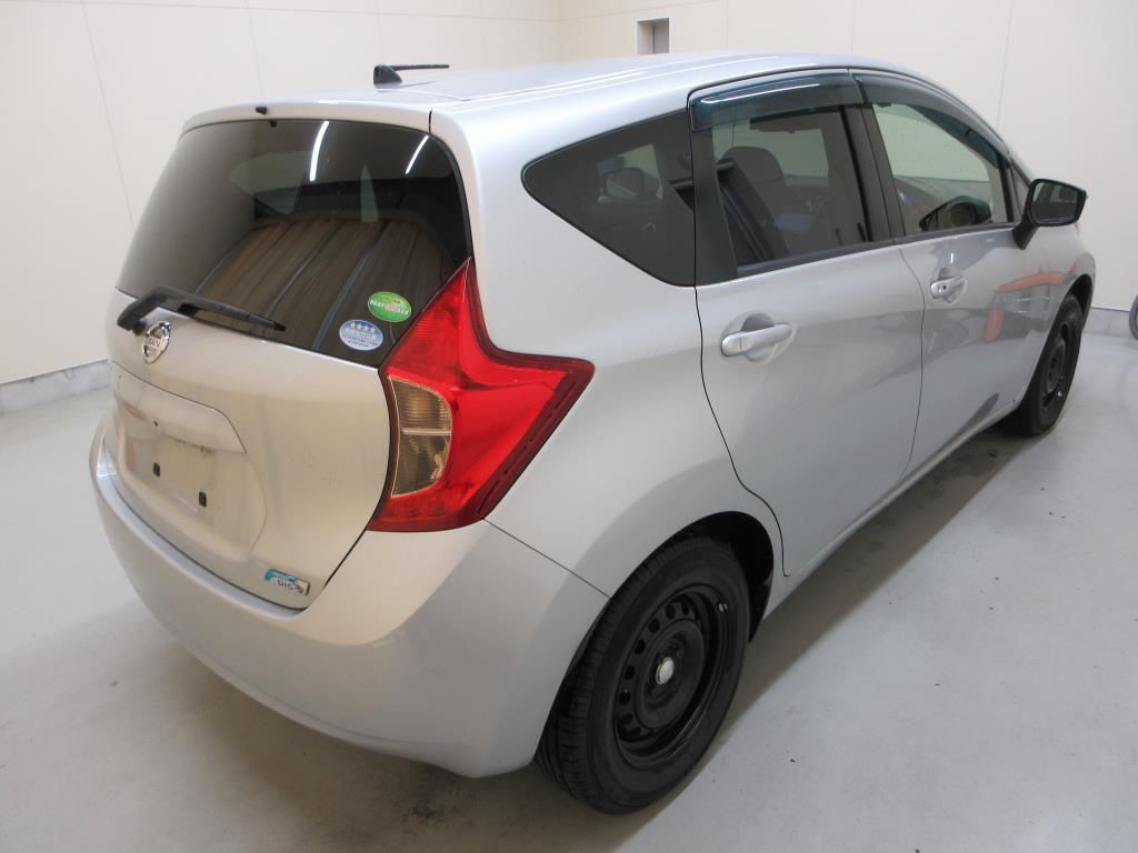 2015 Nissan ノート HB X DIG-S Vセレクション+セーフティ auction photo 2