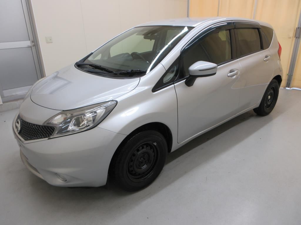2015 Nissan ノート HB X DIG-S Vセレクション+セーフティ auction photo 4
