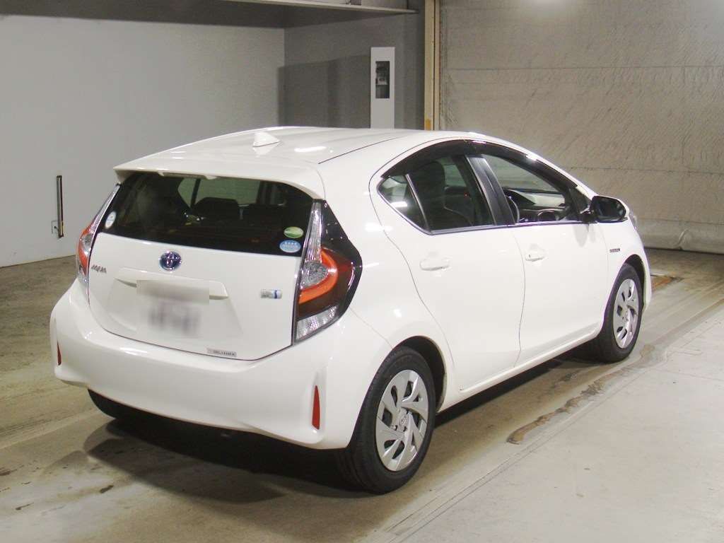 2020 Toyota Aqua L auction photo 2
