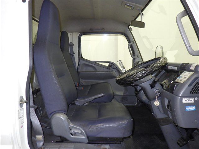 2009 Mitsubishi Fuso Canter バン auction photo 7