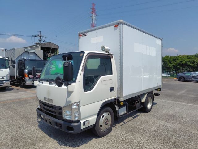 2018 Isuzu Elf Panel van 4WD auction photo 4