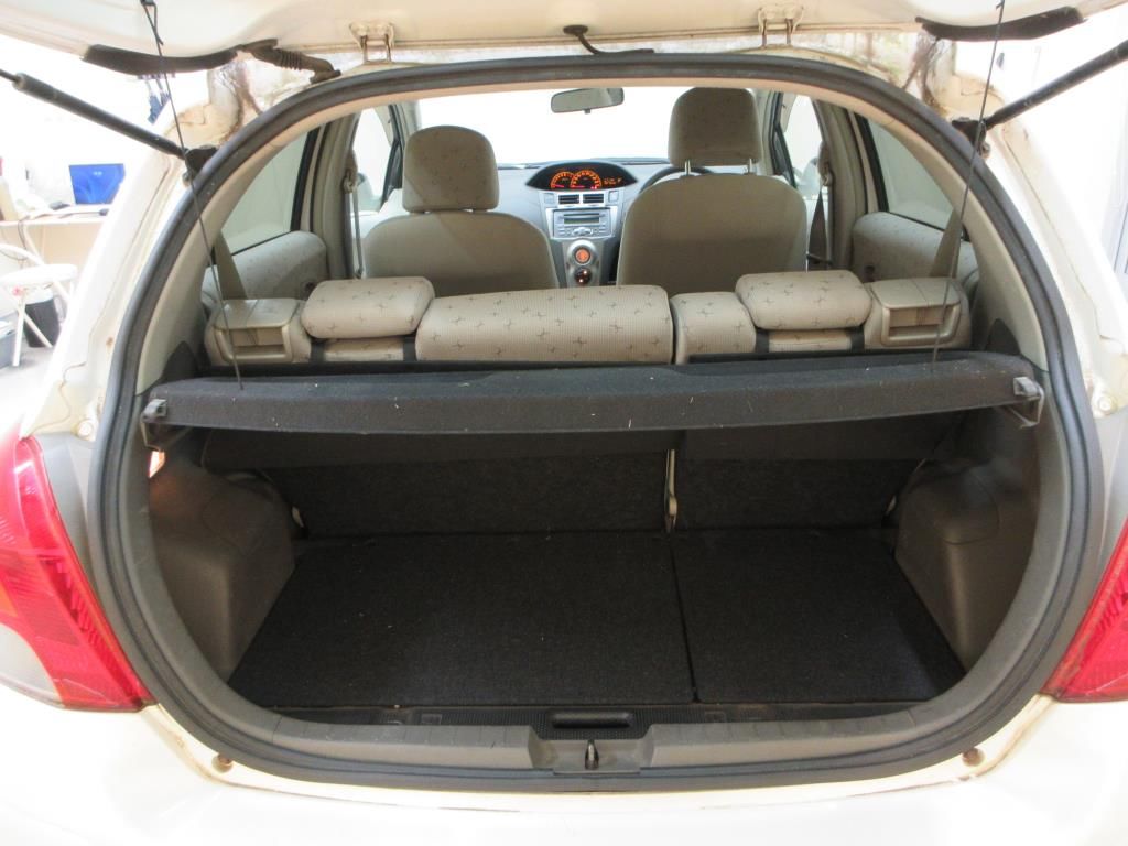 2007 Toyota ヴィッツ 5HB U auction photo 8