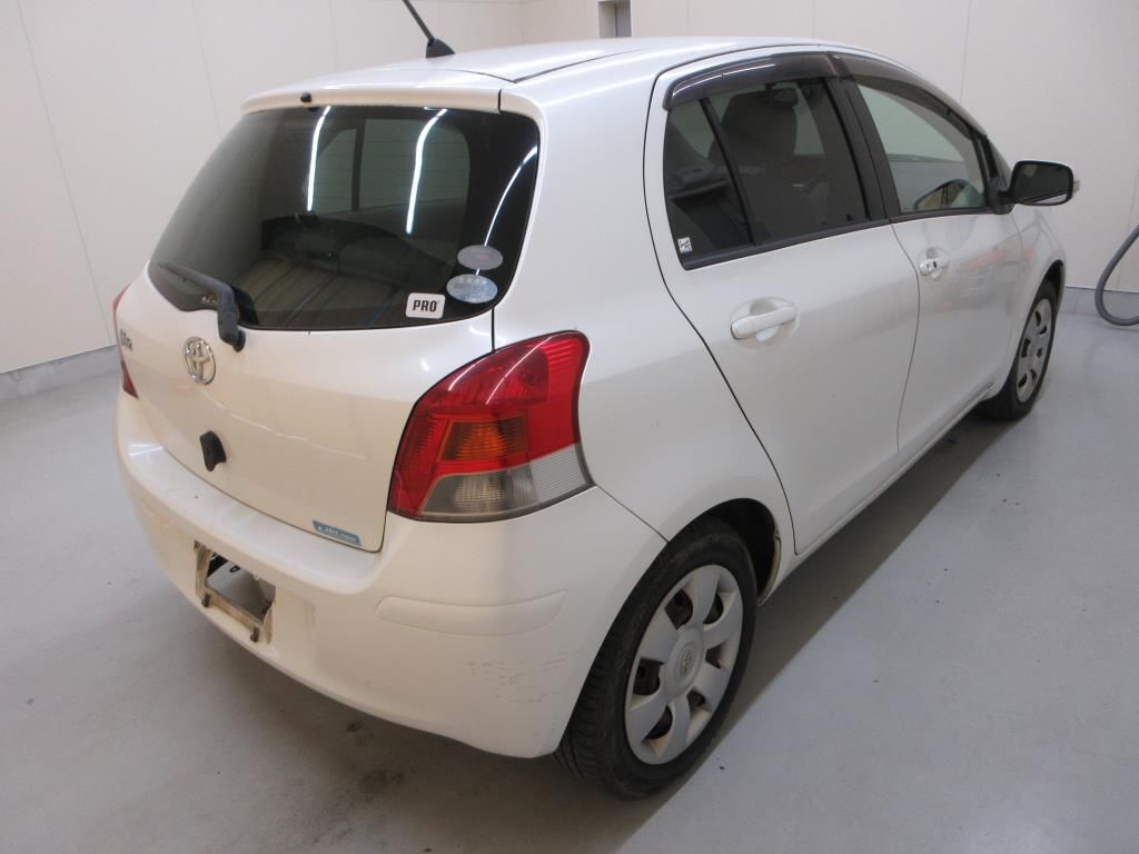 2007 Toyota ヴィッツ 5HB U auction photo 2