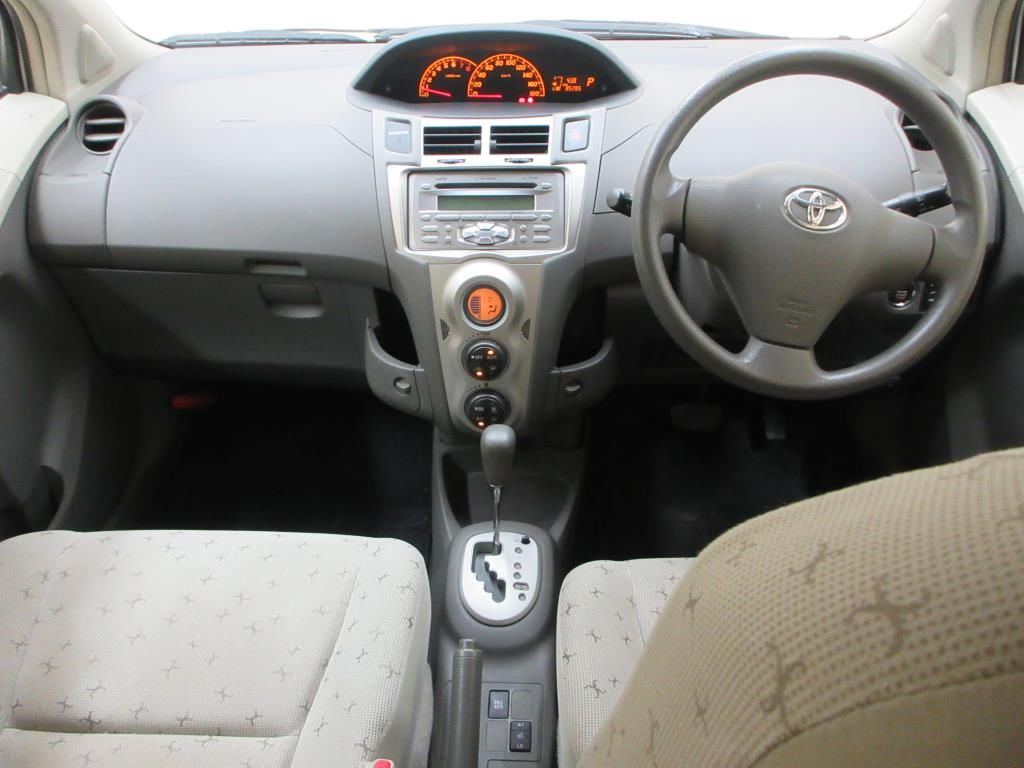 2007 Toyota ヴィッツ 5HB U auction photo 3