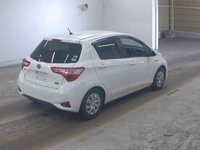 2018 Toyota Vitz HV F auction photo 5